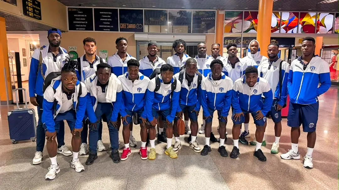 Le Violette AC à son arrivée à Paramaribo, au Suriname, avant la troisième journée de la Caribbean Cup