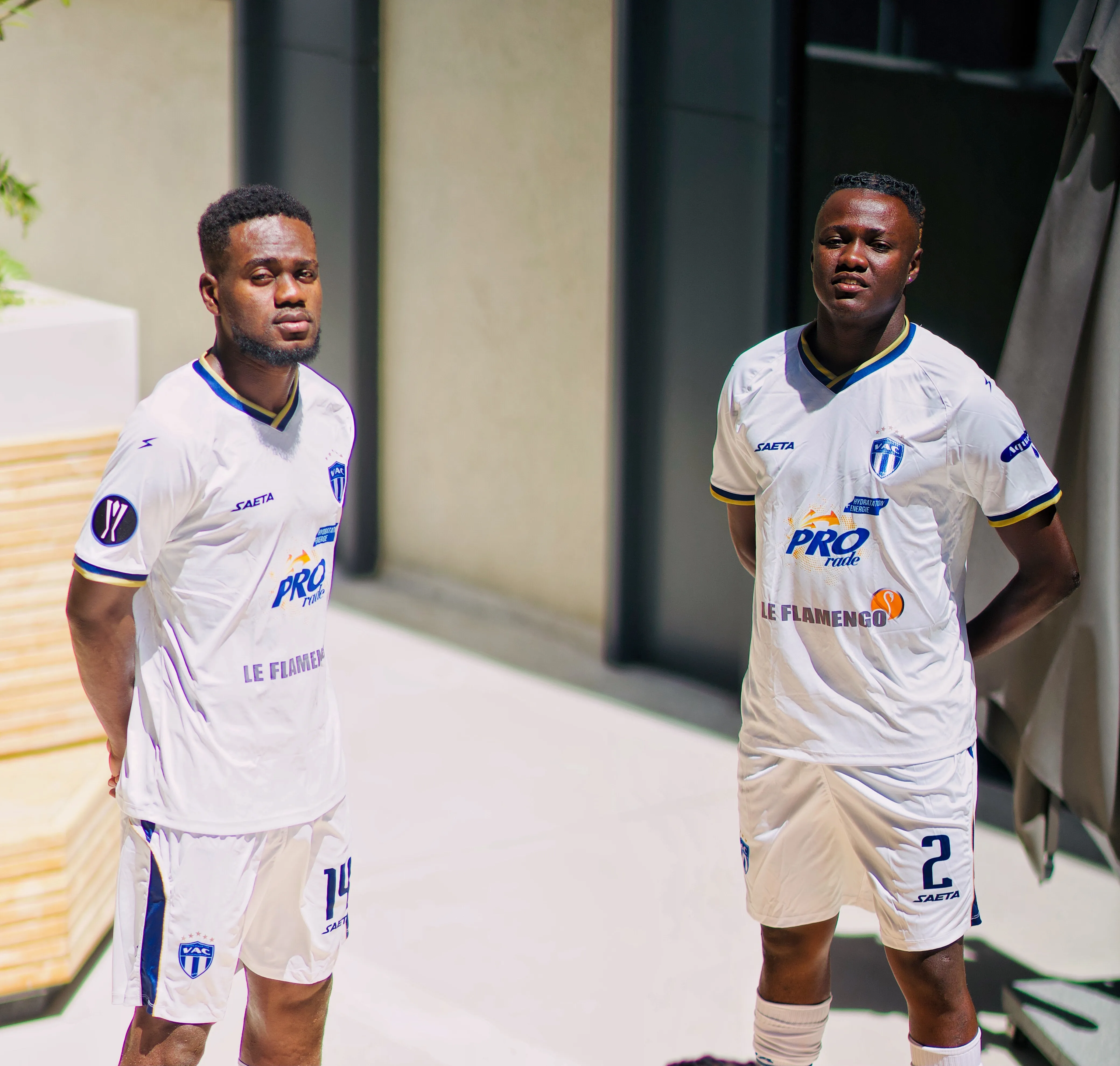 La tenue blanche du Violette AC pour le match contre Delfines del Este FC