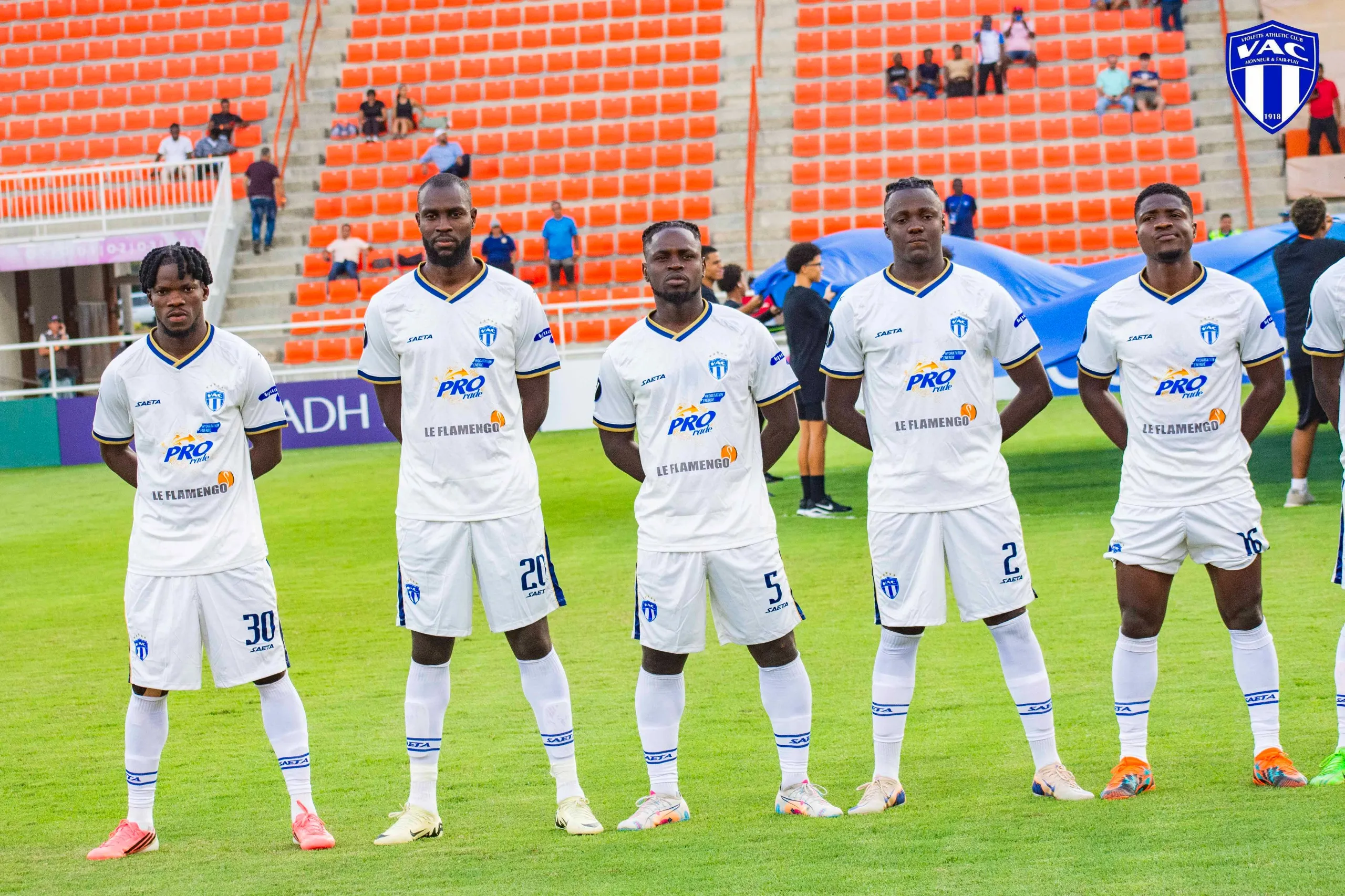 La tenue blanche du Violette AC pour le match face au SV Broki