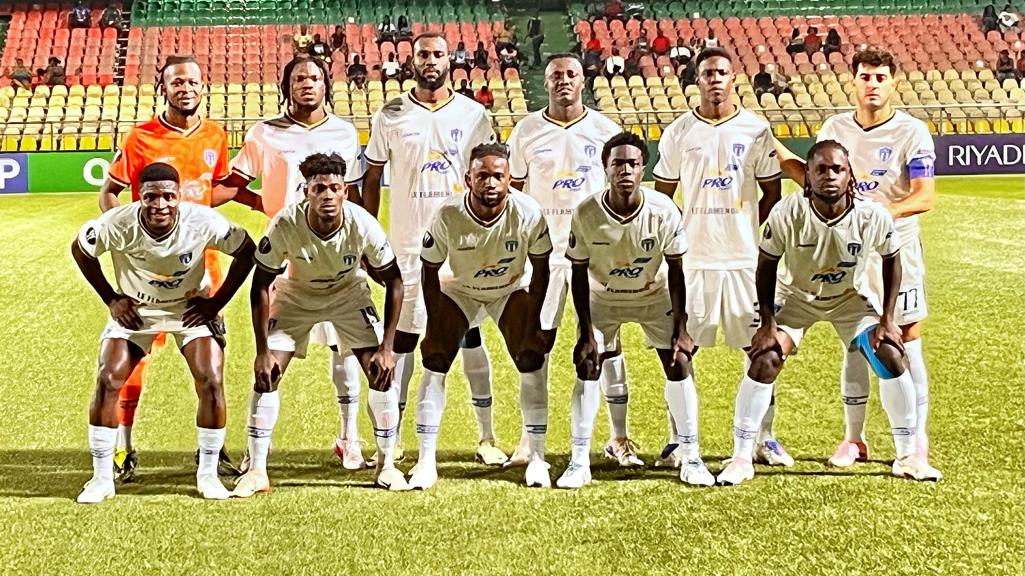 Le Violette AC célèbre sa victoire 2-1 face au SV Broki à Paramaribo
